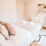 Gorgeous 2-Bedroom London Apartment
