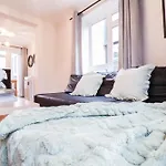 Gorgeous 2-Bedroom London Apartment