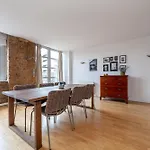 Elegance & Chic Design - 2-Bedroom Haven