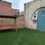 Cozy En-Suite Loft In Trendy Local