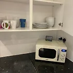 One Bedroom Flat Near Vauxhall Train Station London