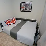2 Bedroom Flat In Wood Green Piccadilly Line