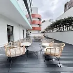 Stylish 2 Bed Apartment With Large Terrace