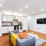 Bright Clapham Apartment