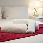 1Bd Modern City Oasis: Near London Attractions
