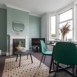 Perry Place - Forest Hill- 3 Bed House