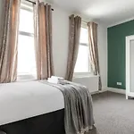 Perry Place - Forest Hill- 3 Bed House