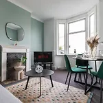 Perry Place - Forest Hill- 3 Bed House