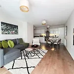 Stylish Urban Sanctuary With Parking