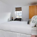 Veeve - Idyllic Elegance