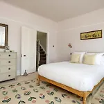 Veeve - Idyllic Elegance