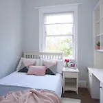 Beautiful 2-Bed Apartment In London