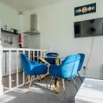 Uksas Stunning One Bedroom Flat Free Parking
