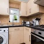 Vibrant 1Br Apt Wprivate Decked Garden, Fast Wifi