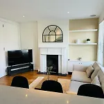 Stunning Flat In Chiswick