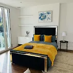 Stunning Flat In Chiswick