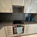 Modern Studio Flat Near Highbury & Islington Station