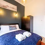 2 Bedroom In Center Of London