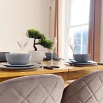 London Chelsea Large 6 People Apartment