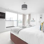 Stunning 2 Bedroom Apartment