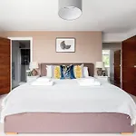 Stunning 2 Bedroom Apartment