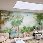 Spacious Refurbished Flat With A Garden Near Tube, Train, Thames And The City Center