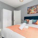 Homely 3 Bedroom House In Hammersmith