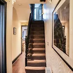 Chic 3-Bedroom Family Retreat In Stratford, Fast Internet And Near Shops