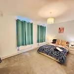 Victoria Family Apartment In Central London