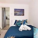 Cozy Ground-Floor Studio, Excellent City Access