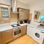 Impeccable 2-Bed Apartment In Central London