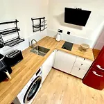 Flat 3 Stay In Aldgate Apartments