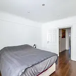 Chancery\'S Loft Private Apartment