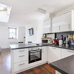 Chancery\'S Loft Private Apartment
