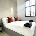 Central & Stylish 2 Bedroom Apartment