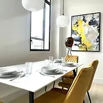 Central & Stylish 2 Bedroom Apartment