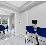 Lovely 4 Bedroom With Outdoor Space!