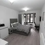 New Cosy Studio In London!