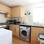 Lovely Private Bedrooms In Euston Station - 121