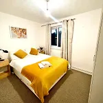 2 Bed Flat Privite In Canada Water