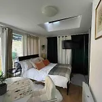 Cosy Studio On The Thames