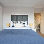 Welcoming And Radiant - One Bedroom Apartment In The Heart Of South