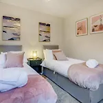 Chic 3 Bedroom Brixtonclapham Apartment Near Tube