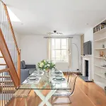 Exceptional Mews House In Chelsea