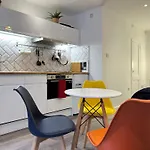 Kensington Studio Hosted By Airoperate Near Notting Hill - 1 Double Bed , 1 Sofa Bed, Ground Floor Apartment Via Private Entrance