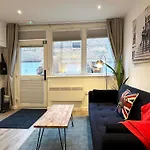 Kensington Studio Hosted By Airoperate Near Notting Hill - 1 Double Bed , 1 Sofa Bed, Ground Floor Apartment Via Private Entrance