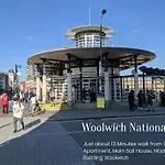 Skyvillion - London River Thames Top Floor Apartments By Woolwich Ferry, Mins To London Excel, O2 Arena , London City Airport With Parking