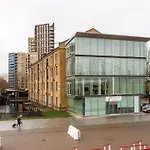 Luxury 1Bed In Converted Warehouse Next To London Excel