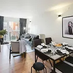 Canary Wharf 2-Bed Luxury Haven