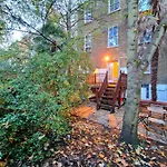Lovely Ground Floor Home With High Ceiling And A Private Garden By Earl\'S Court Station
